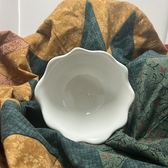 Better Homes and Gardens COLLECTION BOWL - Picture 2 of 4